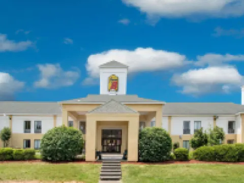 Super 8 by Wyndham Clemmons/Bermuda Run/Winston-Salem I-40 Hotels in Forsyth County