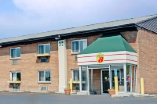 Super 8 by Wyndham Kenmore/Buffalo/Niagara Falls Area Hotel di Tonawanda