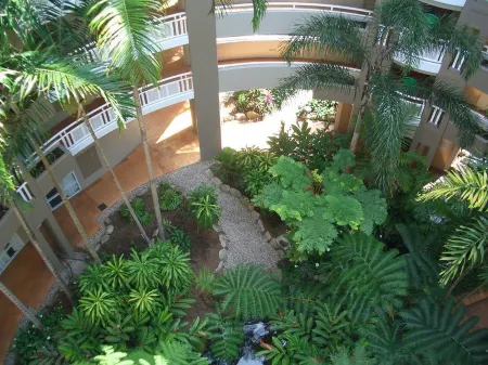 DoubleTree by Hilton Cairns