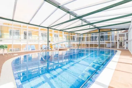 Apartamentos la Carabela Отели рядом с достопримечательностью «Roque Cinchado»