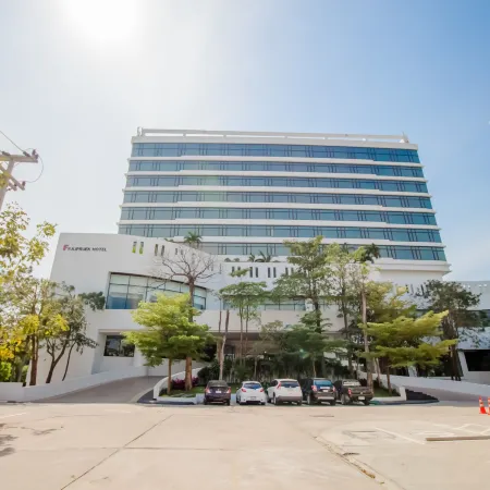 Fortune Hotel Korat Отели рядом с достопримечательностью «Торговый центр The Mall Ratchasima»