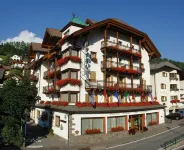 Hotel Dolomiti Madonna Hoteles cerca de Funivie Seceda