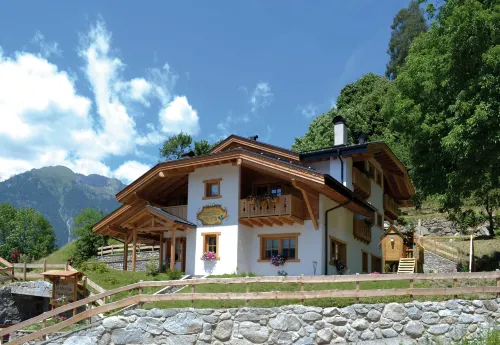 Agriturismo Dalla Natura la Salute Hotels in Carisolo