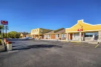 Econo Lodge Hotels in Lakeside Park