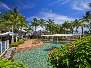 Coral Sands Beachfront Resort