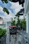 La Sinfonia Majesty Hotel and Spa Hotels near Shop Ngọc Mai - Hàng hiệu sale off Mỹ, Pháp, Nhật
