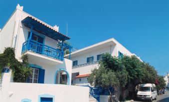 Barbouni Hotel & Studios