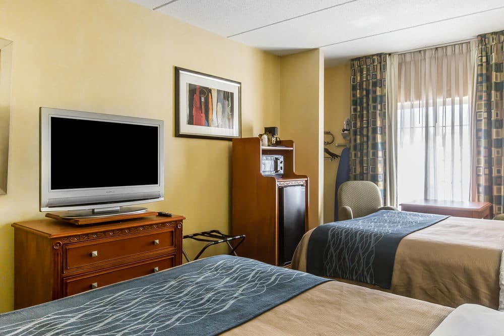 Comfort Inn & Suites Hamilton Place