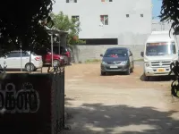 Hare Rama Hare Krishna - Eesha Hotel - 駐車場