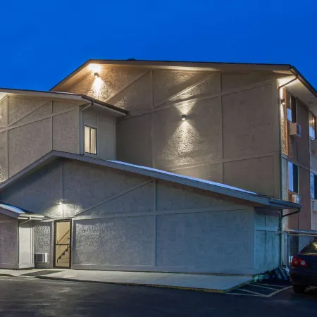 Super 8 by Wyndham Dubuque
