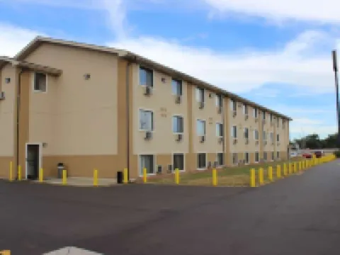Super 8 by Wyndham Grand Rapids/Wyoming Hotels in Wyoming