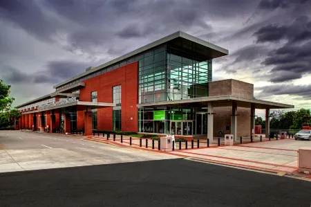 Hilton Columbia Center Отели рядом с достопримечательностью «Ривербанкс Зу энд Гарден»