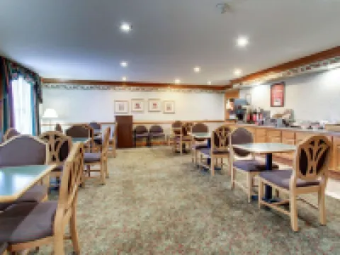 伊克諾旅館套房酒店 弗洛伍德酒店