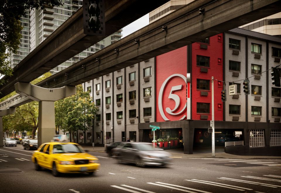 스테이파인애플 호텔 파이브 객실