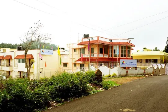 弗洛拉天堂公寓