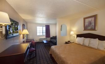 Days Inn & Suites by Wyndham Laredo