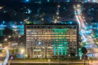 Holiday Inn des Moines Dtwn - Mercy Area Hotels near Wooly's