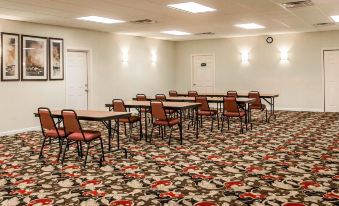 Quality Inn & Suites Near Lake Eufaula