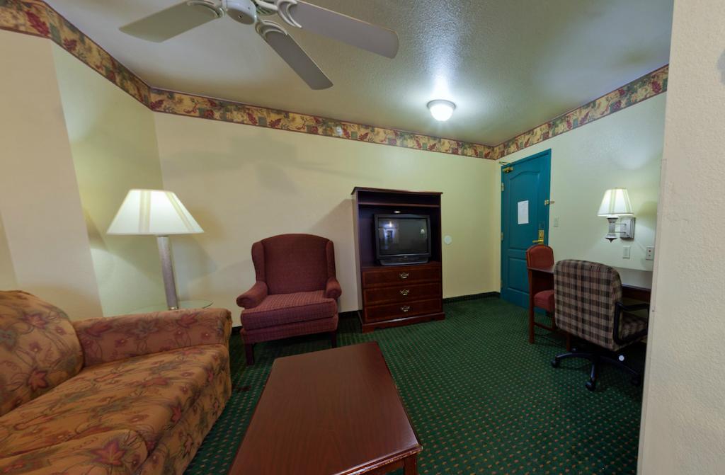 Country Inn & Suites by Radisson, Elkhart North, IN