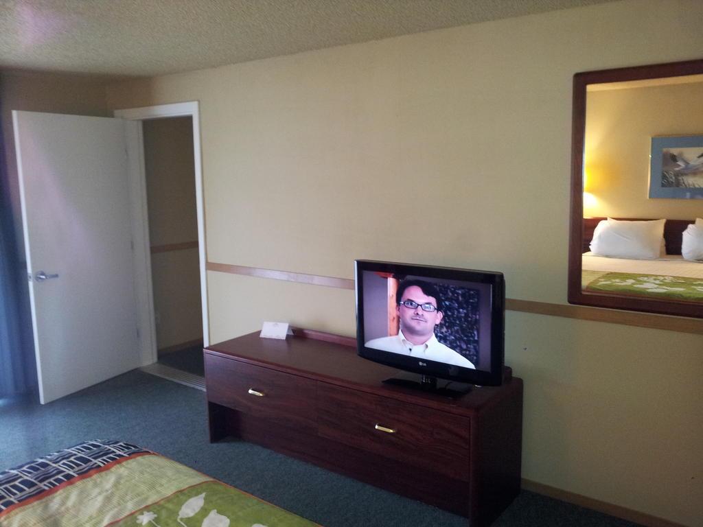 South Tacoma Suites