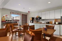 Super 8 by Wyndham Yellowknife Hotels in Yellowknife