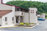 Super 8 by Wyndham Bridgeport/Clarksburg Area Hotels in Clarksburg