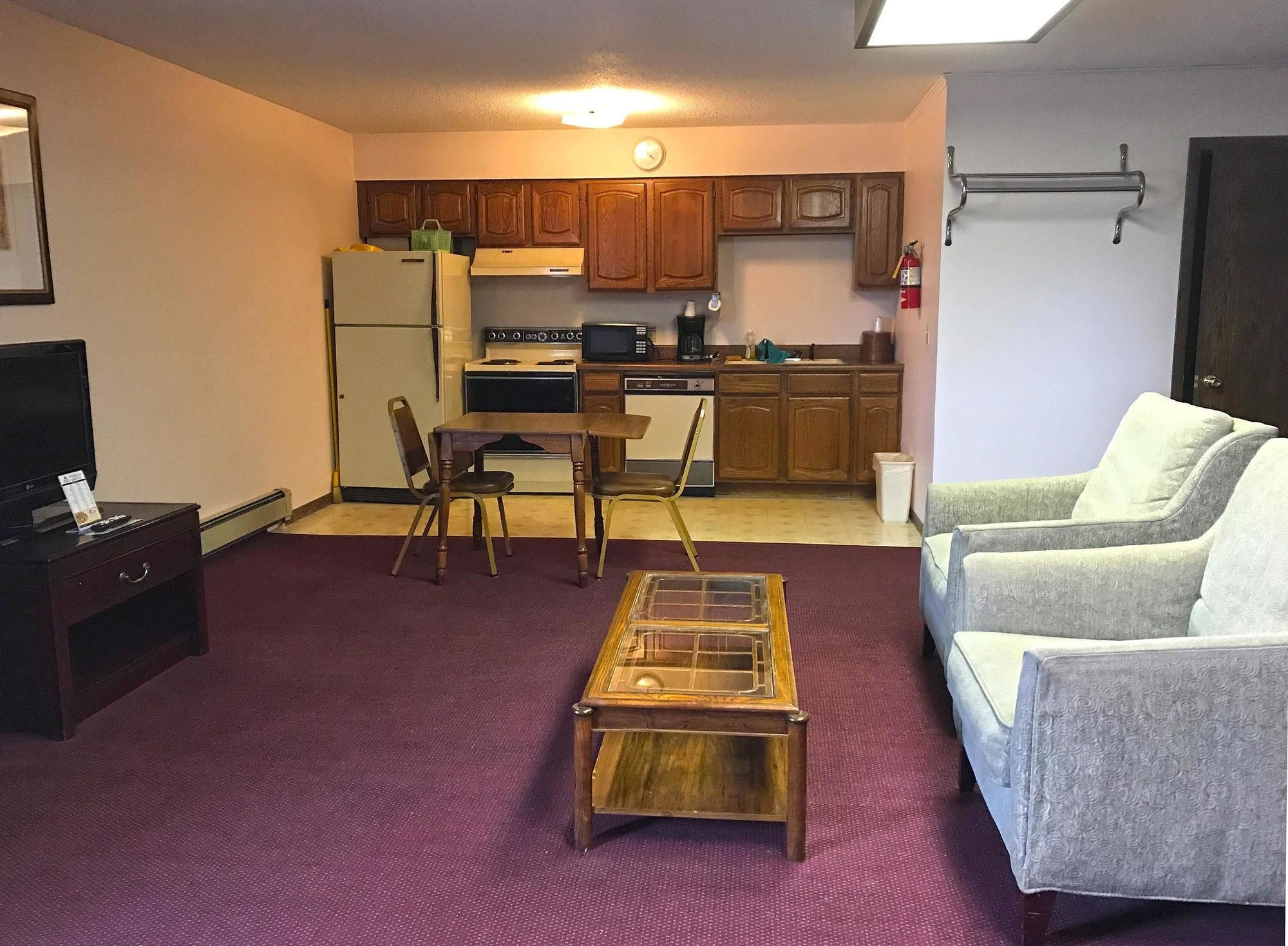 Econo Lodge Inn & Suites