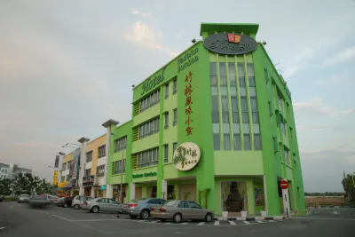 Live Com Hotel Hotels in Plentong