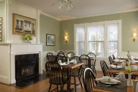 Brass Lantern Inn