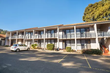 Nightcap at Ferntree Gully Hotel Motel