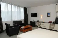 Emerald Hotel Отели в г. Гисборн