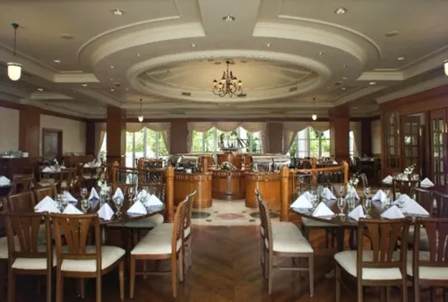 Avillion Admiral Cove Dining Photos