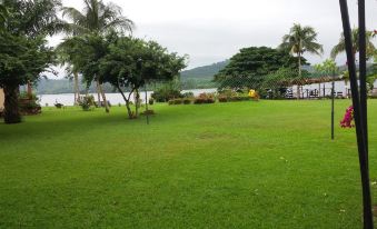 Afrikiko Riverfront Resort - Housity