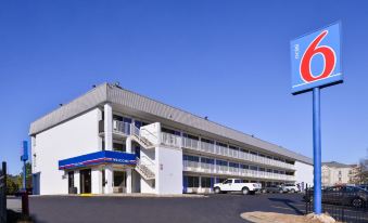 Motel 6 Little Rock, AR - West