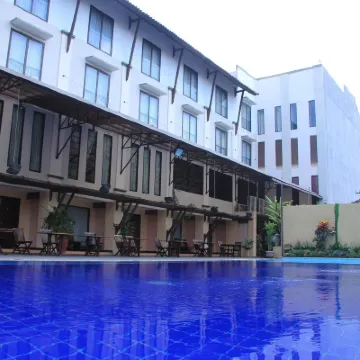 Grand Santhi Hotel Hotels near Pemecutan Palace