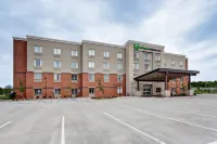 Holiday Inn Express & Suites Great Bend