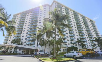 Ocean Reserve Luxury Condos Across from Sunny Isles Beach