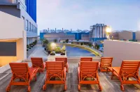 PrimeBiz Cikarang - Rooftop Pools