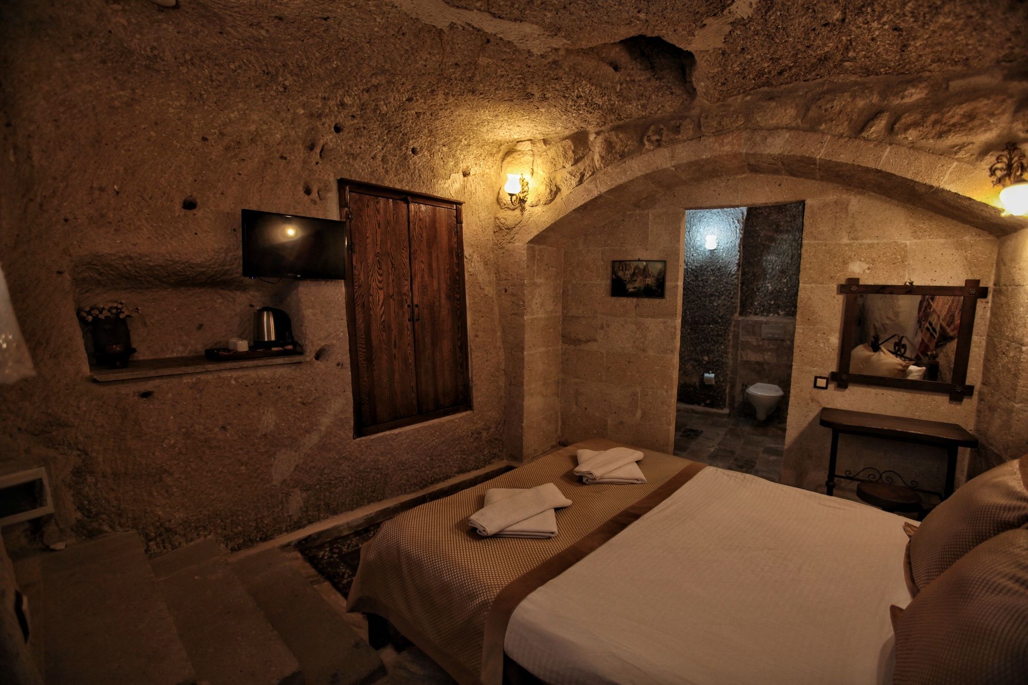 Emit Cave Hotel