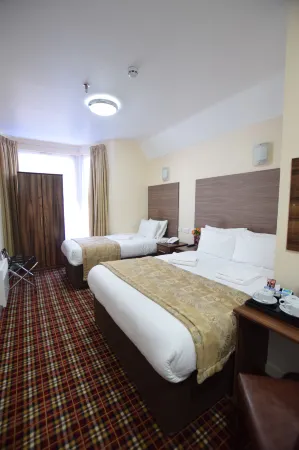Lucky 8 Hotel Отели в г. Редбридж