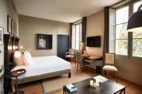 Domaine de Fontenille Hotels in Bonnieux