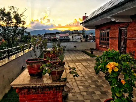 DOM Himalaya Hotel Отели рядом с достопримечательностью «City Motorbike»