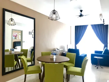 Sunset Seaview Vacation Condos @ Infinity Avenue