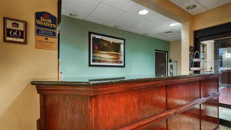 Country Inn & Suites by Radisson, Midway, FL