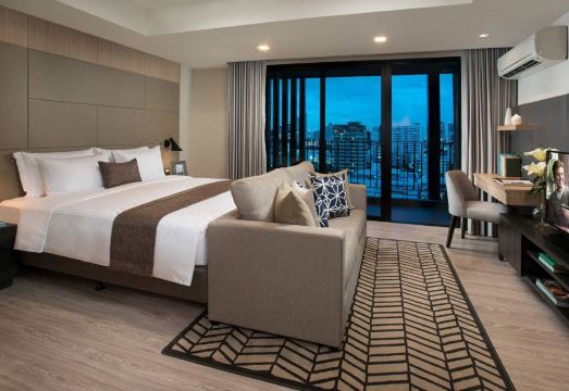 5. 서머셋 에까마이..