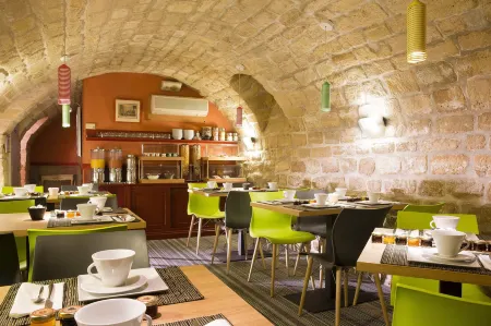 Apollon Montparnasse Отели рядом с достопримечательностью «Высшая нормальная школа»