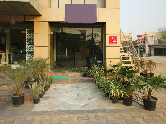 OYO 8240 Golden Park Palam Vihar