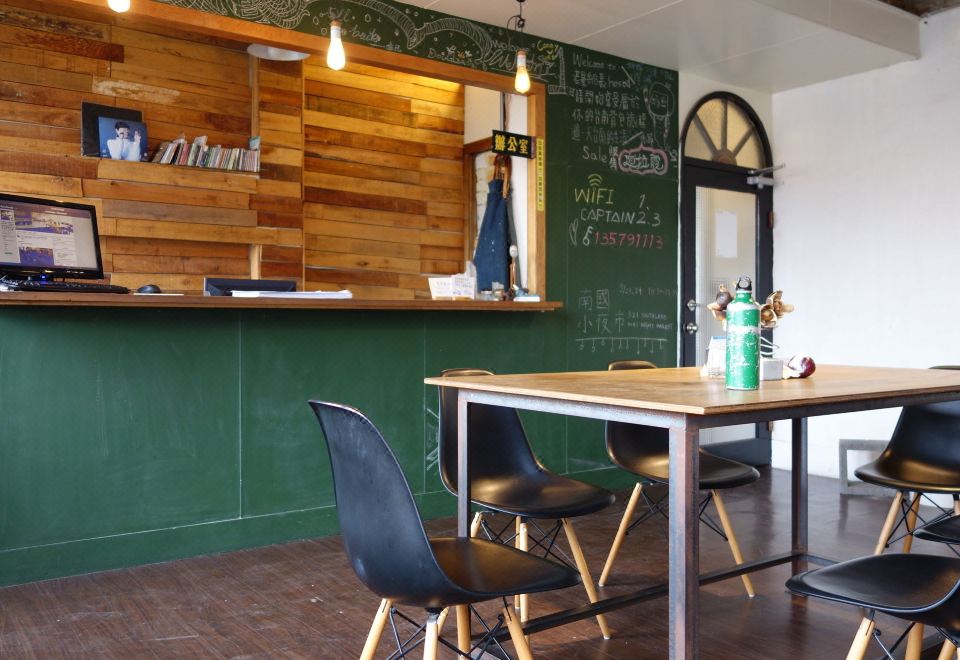 올드 맨 캡틴 호스텔의 외관