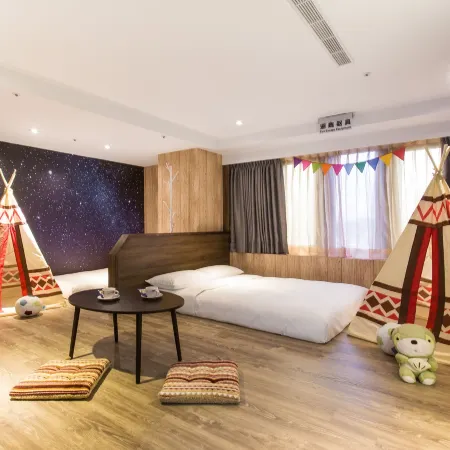 RF Hotel - Sanchong Отели рядом с достопримечательностью «Guangfu Gong Temple»