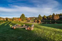 Discovery Lodge Hotels near Riverwalk in Downtown Estes Park